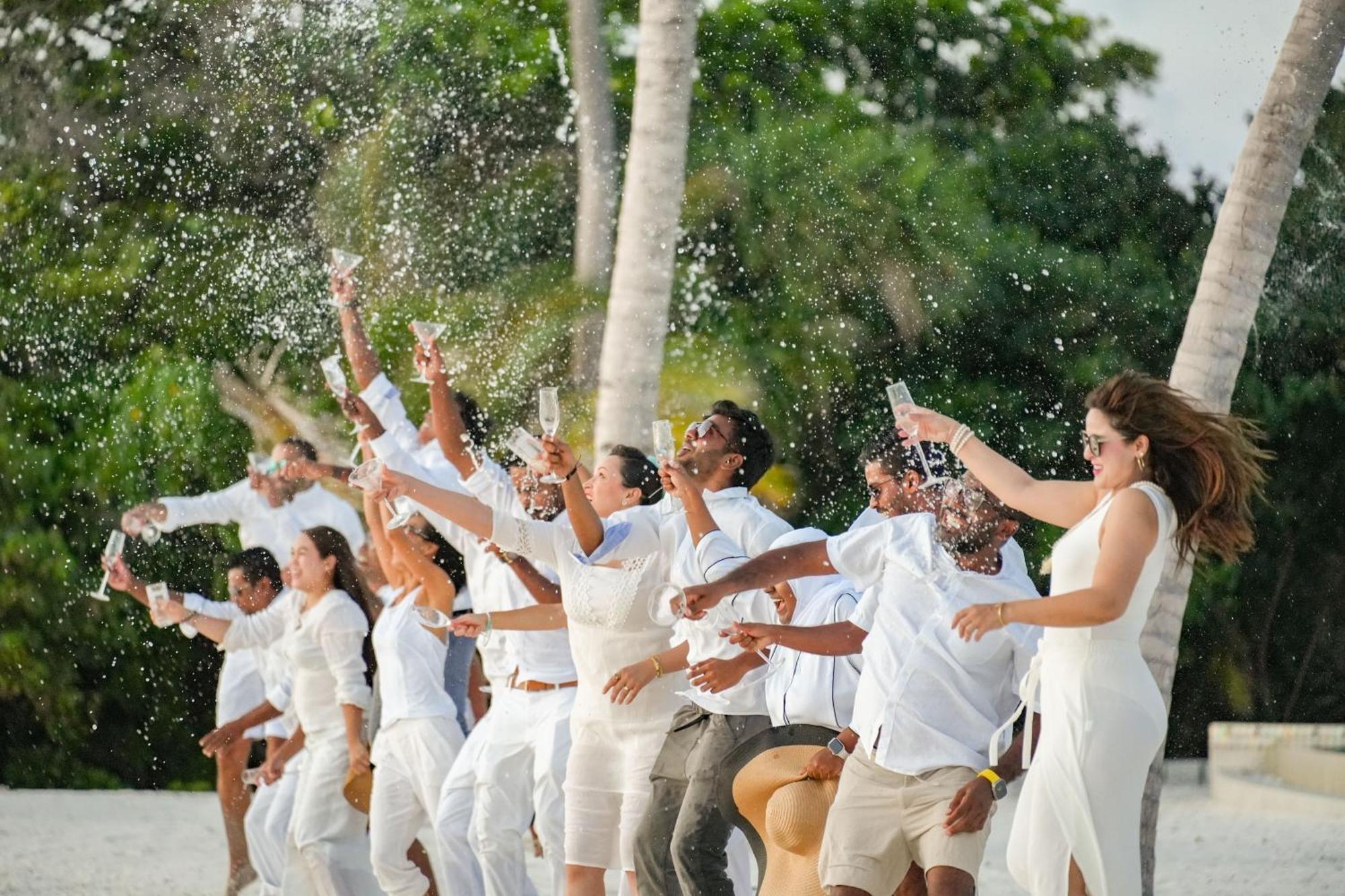 Ifuru Island Maldives Hotel Ugoofaaru Exterior photo
